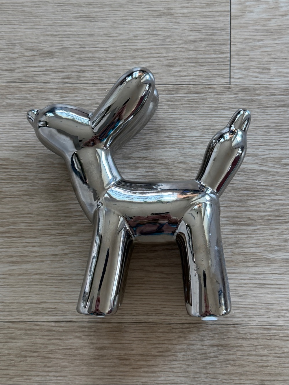 Silver Metal Balloon Dog Figurine, Freestanding, 7 in L x 5 in H, Mirrored decor